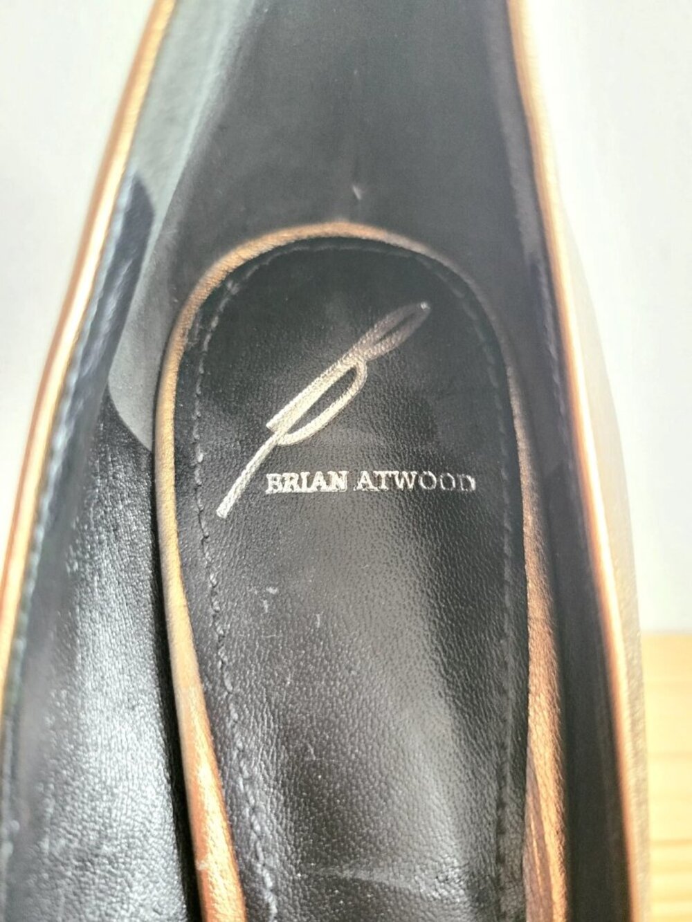 Brian Atwood Finvarra Italian Leather Gold Metallic Stud Platform Pumps sz 6-6.5 - Picture 6 of 7